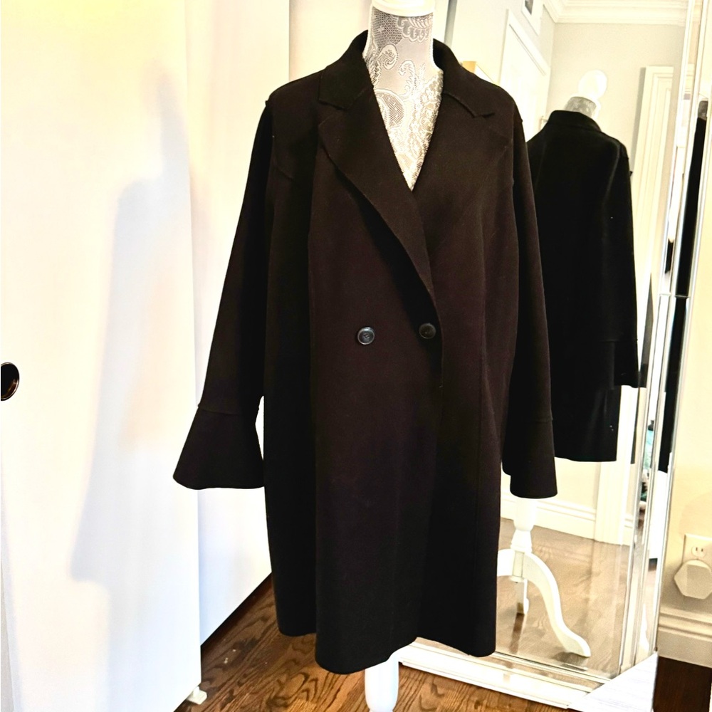 Halogen car coat with cute frill sleeves. Size 2x, like new.